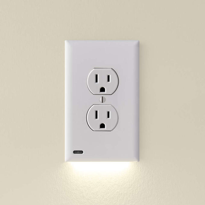 Single - SnapPower GuideLight [For Duplex Outlets] - Replaces Plug-In Night Light - Electrical Receptacle Wall Plate With LED Night Lights - Auto On/Off Sensor - (Duplex, White)